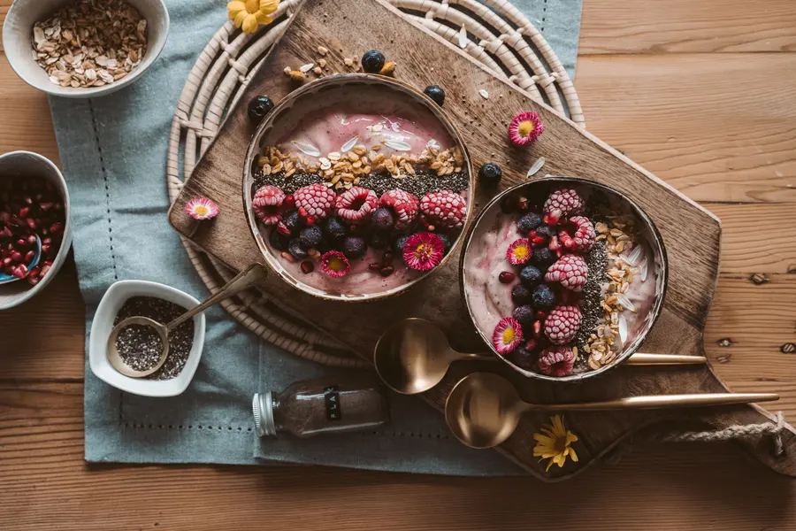 Bol de petit-déjeuner sain et coloré
